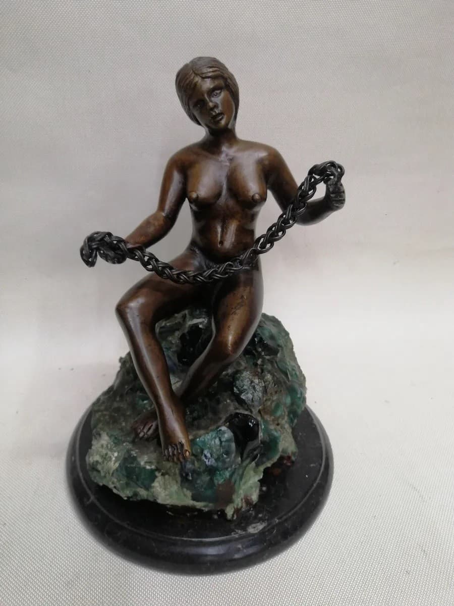 imagen de producto Escultura Antigua Bronce Esclava Firmada