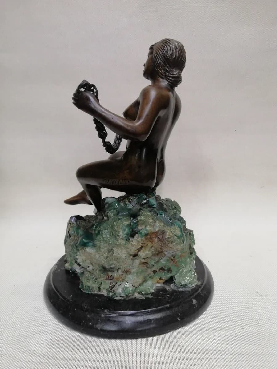 imagen de producto Escultura Antigua Bronce Esclava Firmada