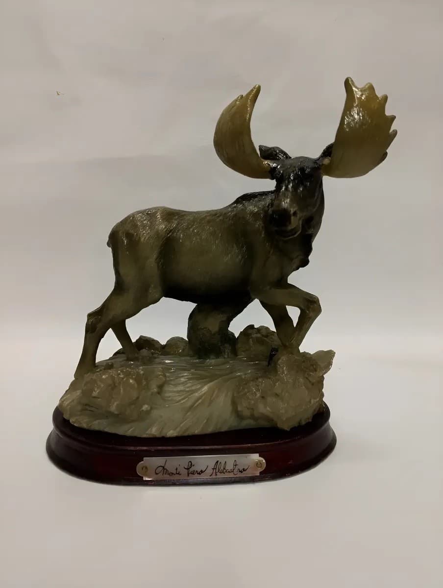 imagen de producto Escultura Mesa Montifiero Alabastro Alce