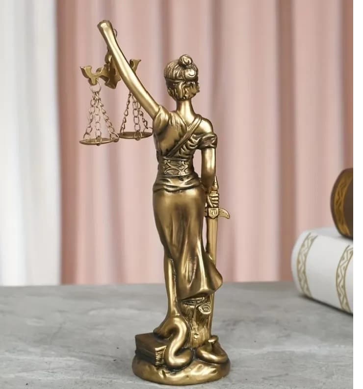 imagen de producto Diosa Justicia Italy Pequeña Marmolina Y Laminilla