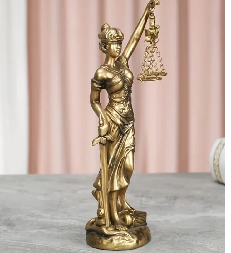 imagen de producto Diosa Justicia Italy Pequeña Marmolina Y Laminilla