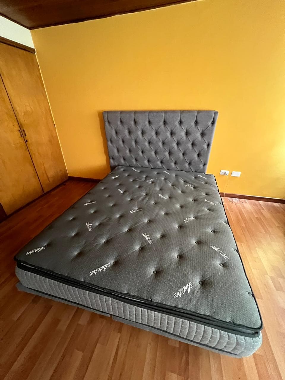 imagen de producto Cama queen + base cama y cabecero