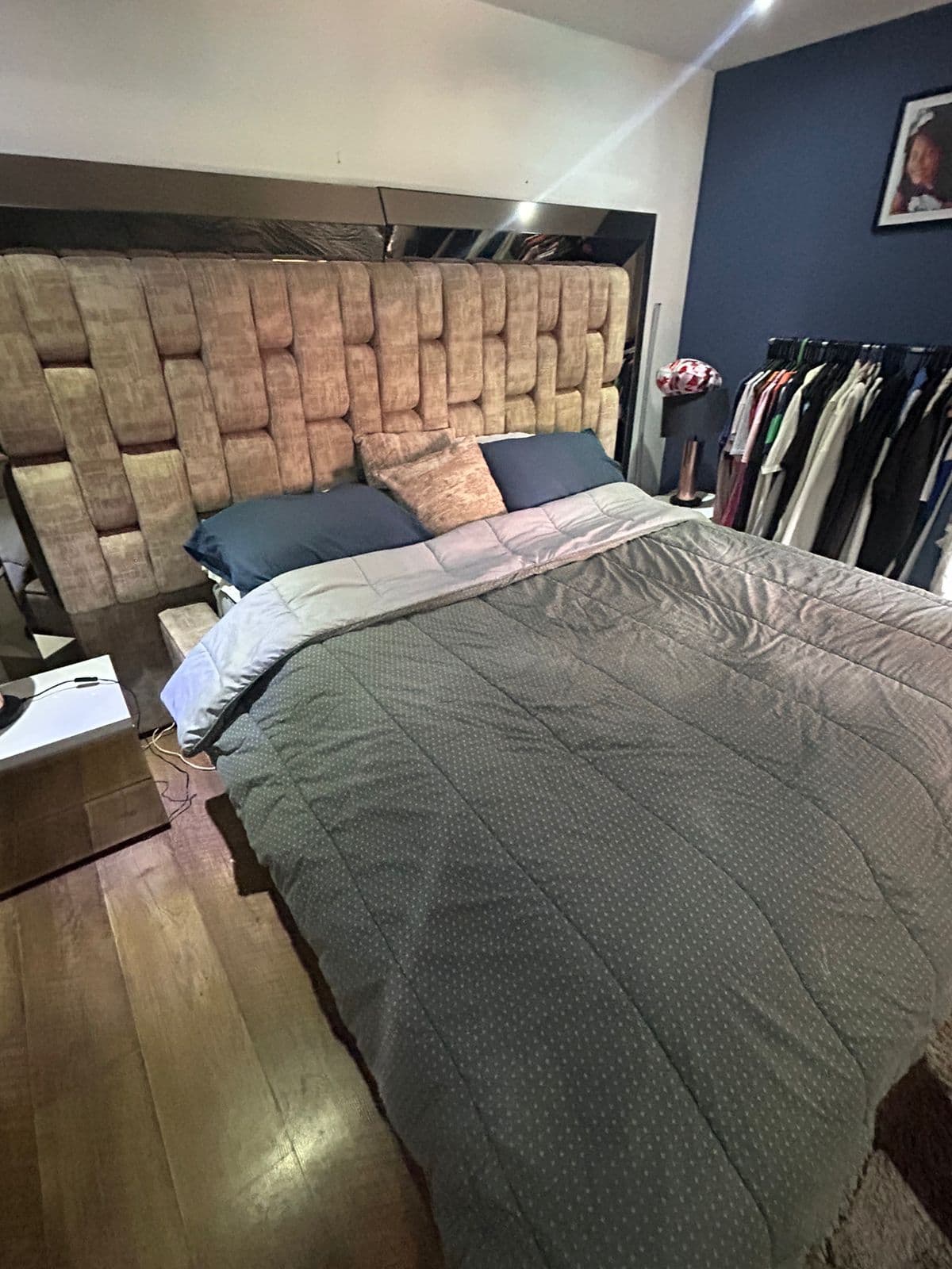 imagen de producto Cama tamaño Queen de lujo con espejo