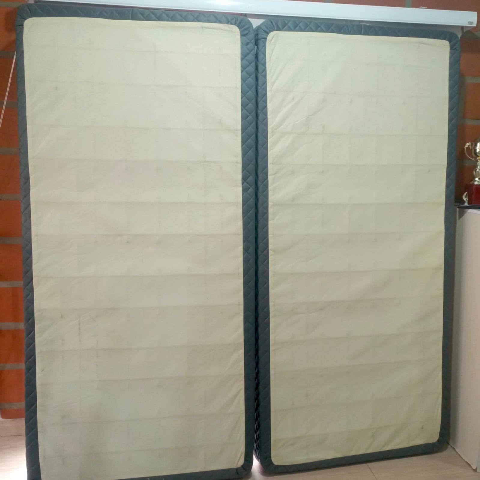 imagen de producto Cama en cedro + colchón 3x3