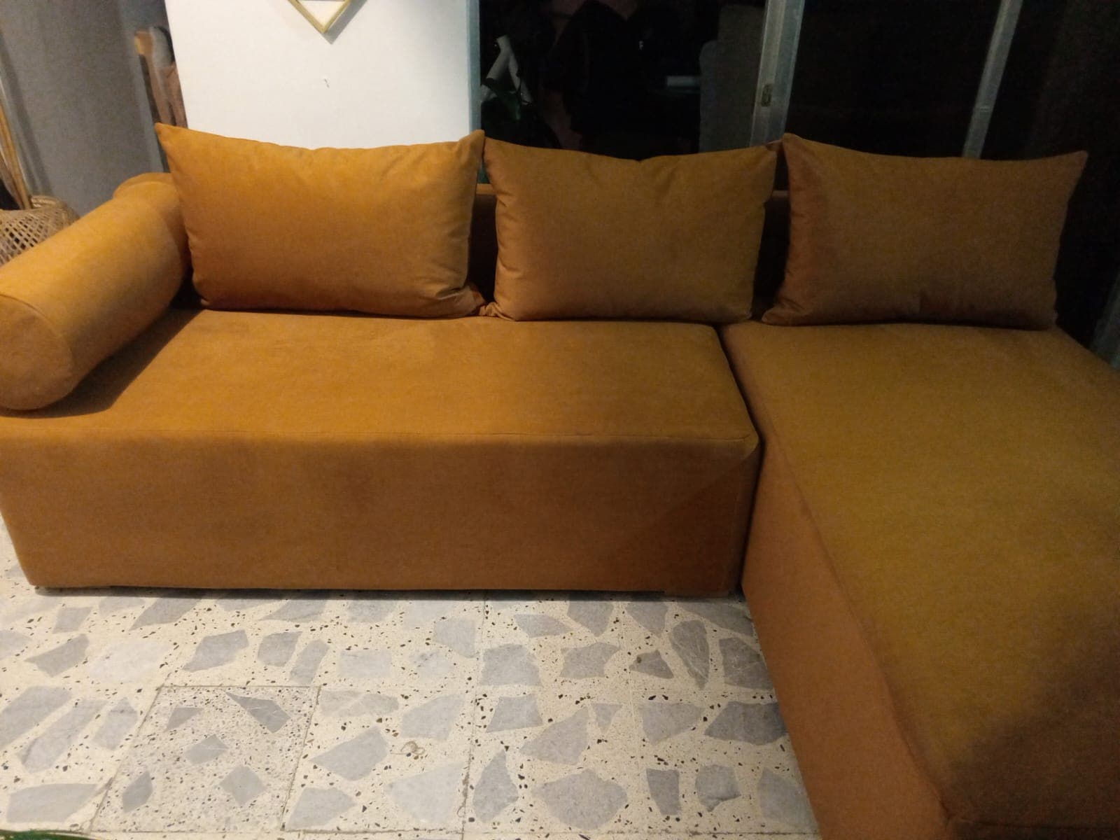 imagen de producto Sofá color ocre mostaza