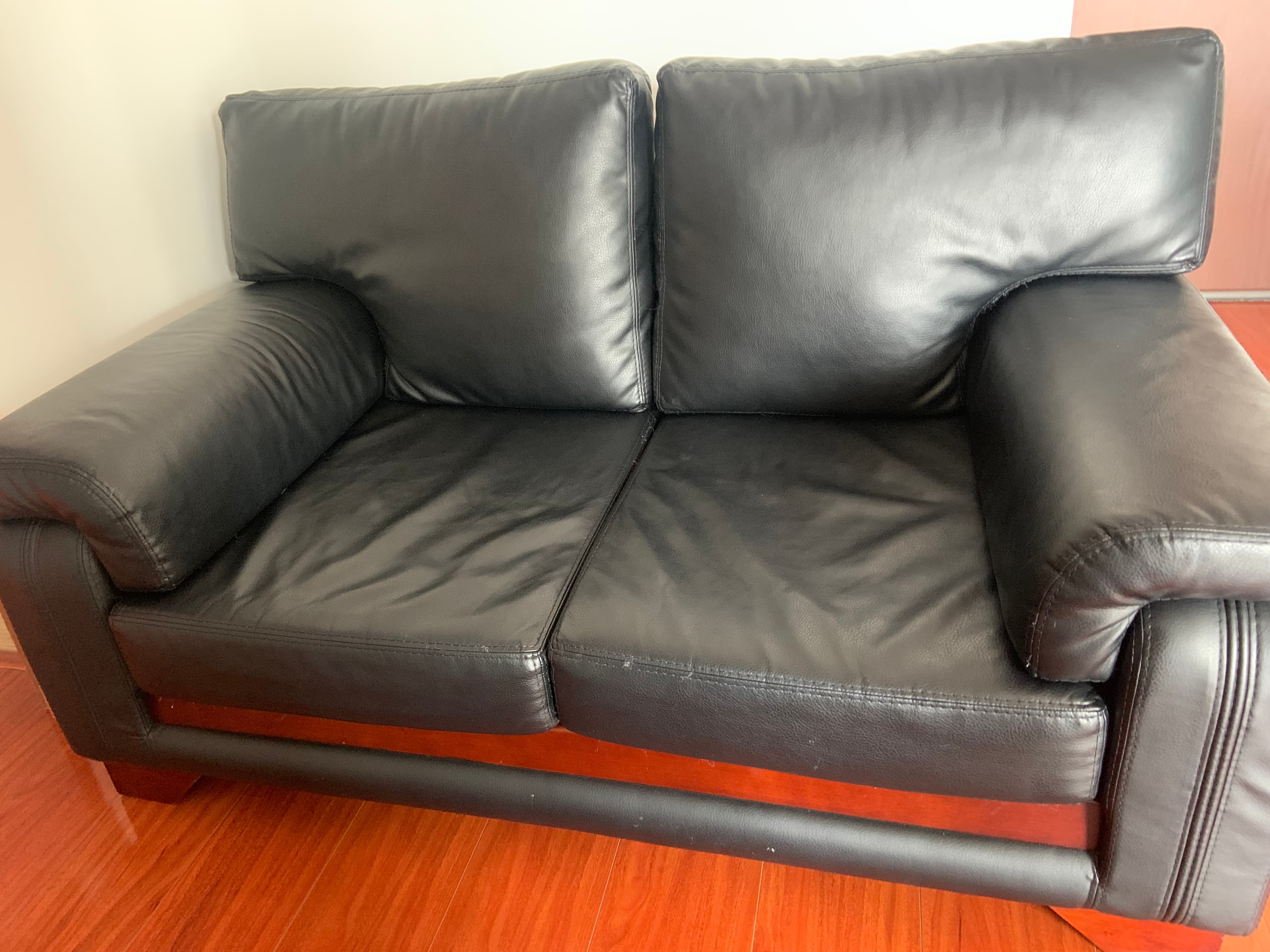 imagen de producto Sofa negro dos puestos cuero