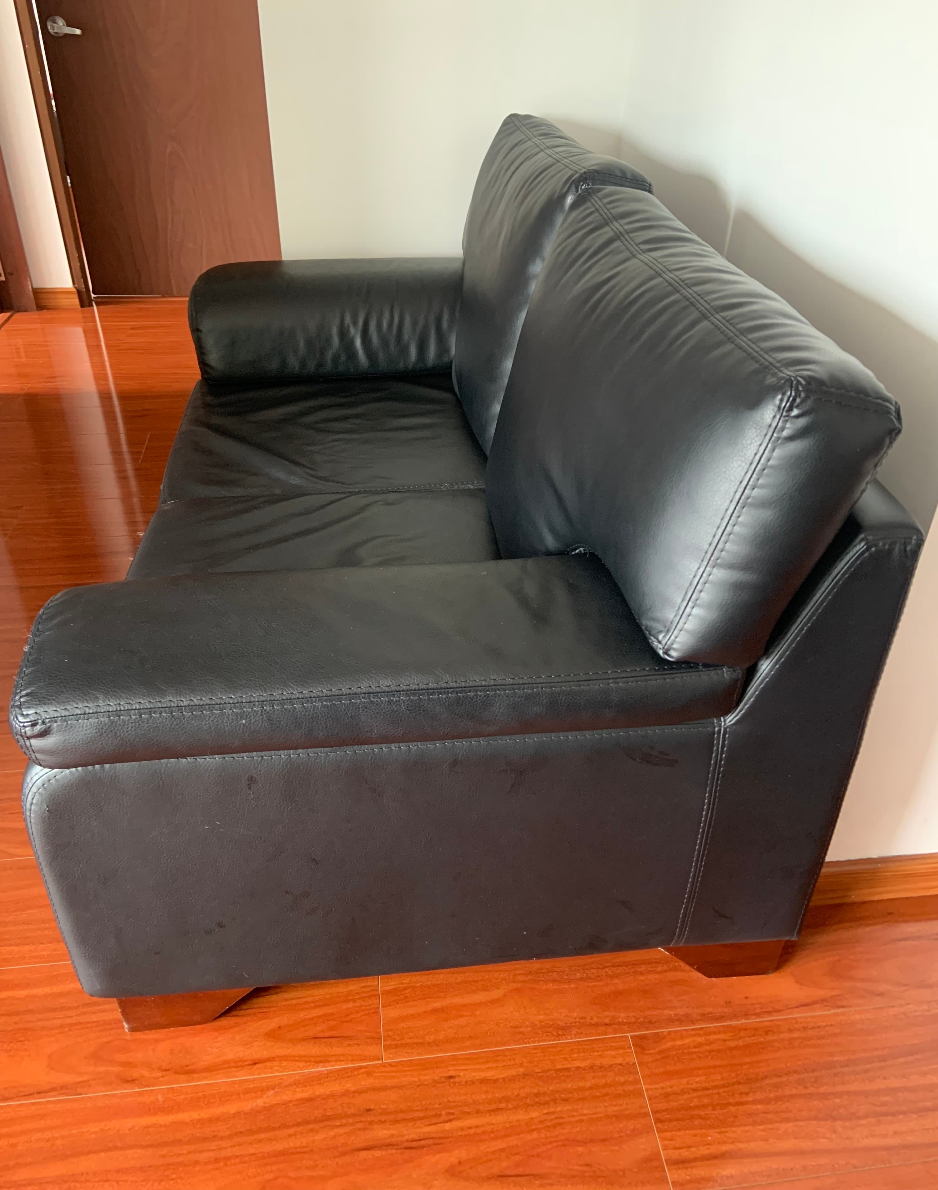 imagen de producto Sofa negro dos puestos cuero