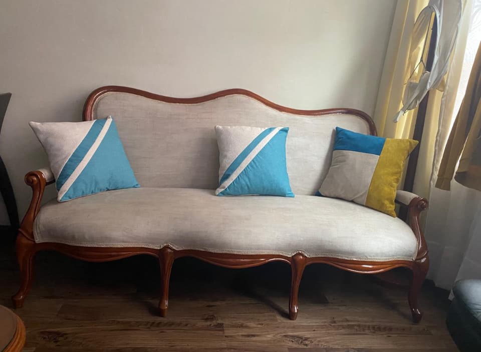 imagen de producto Sofá beige 3 puestos con 2 poltronas