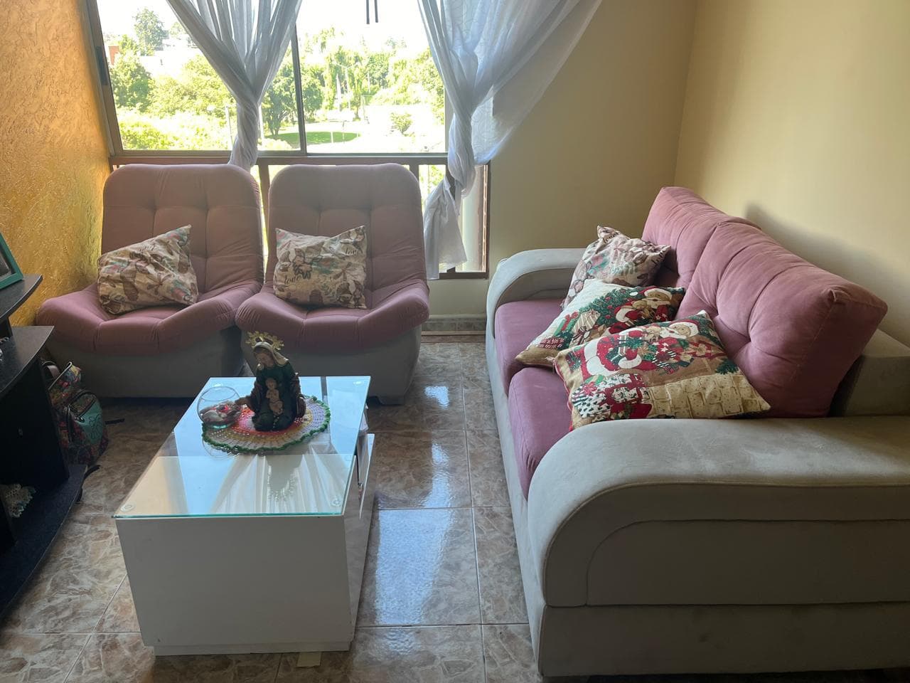 imagen de producto Juego de Sala con Mesa de Centro