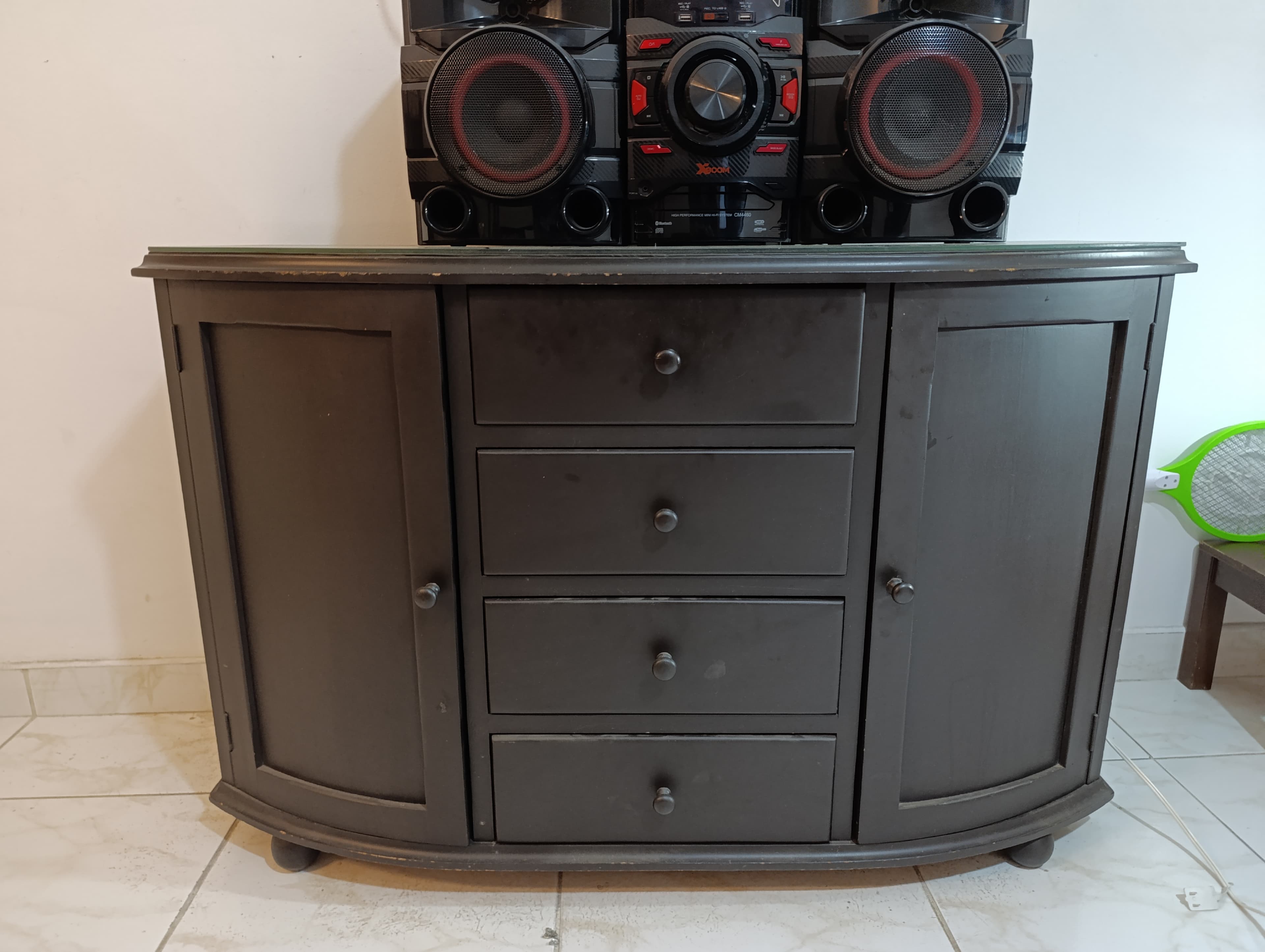 imagen de producto Bife de madera con vidrio encima