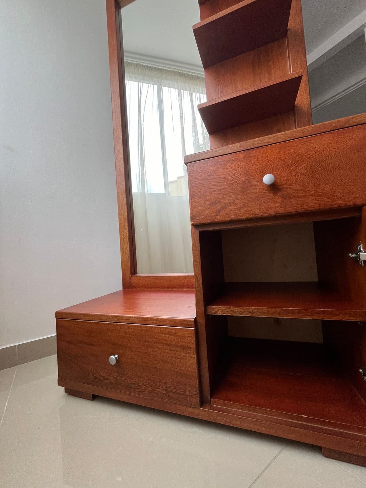 imagen de producto Mueble tipo tocador con espejo