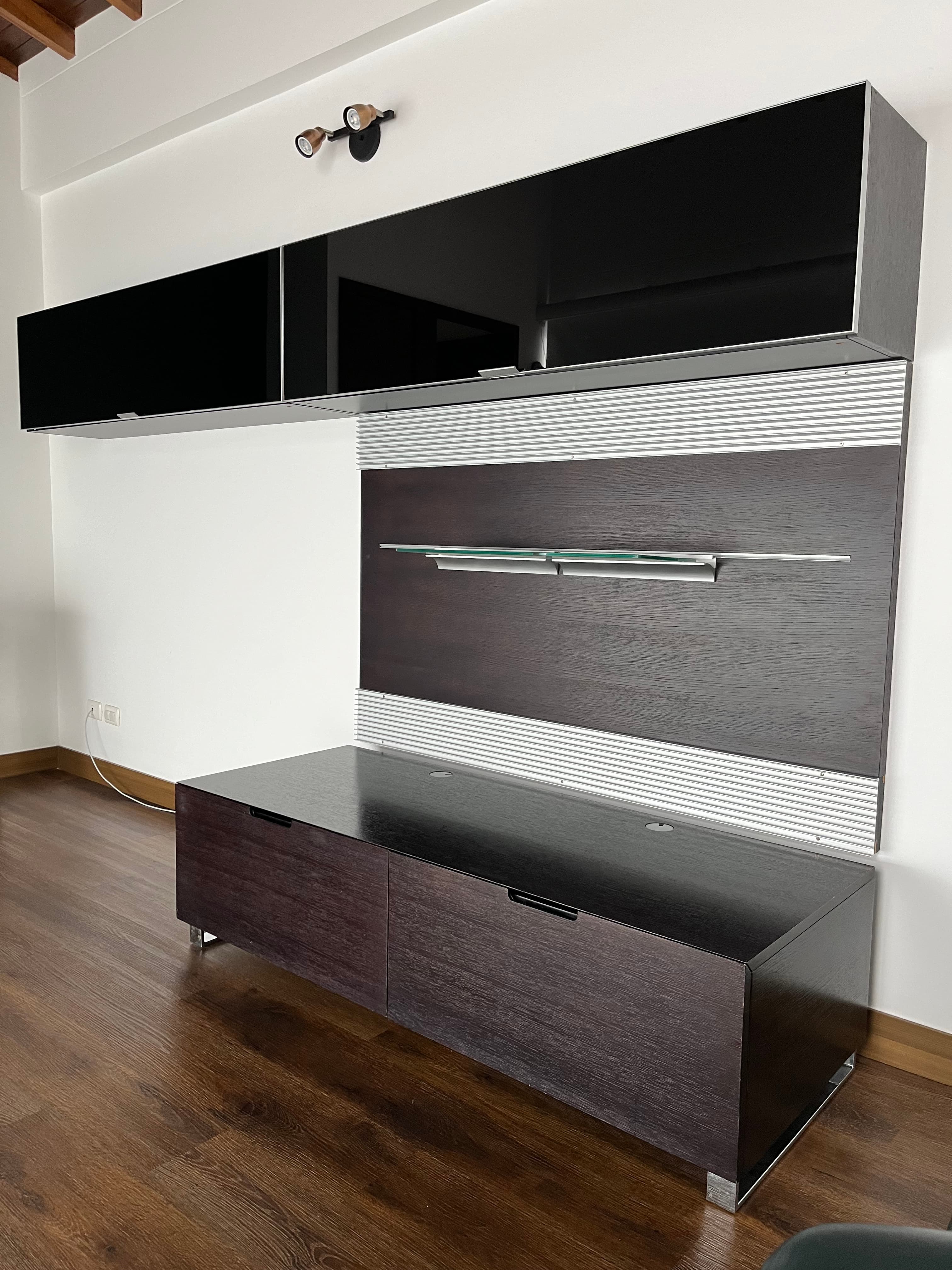 imagen de producto Mueble biblioteca con puertas de vidrio