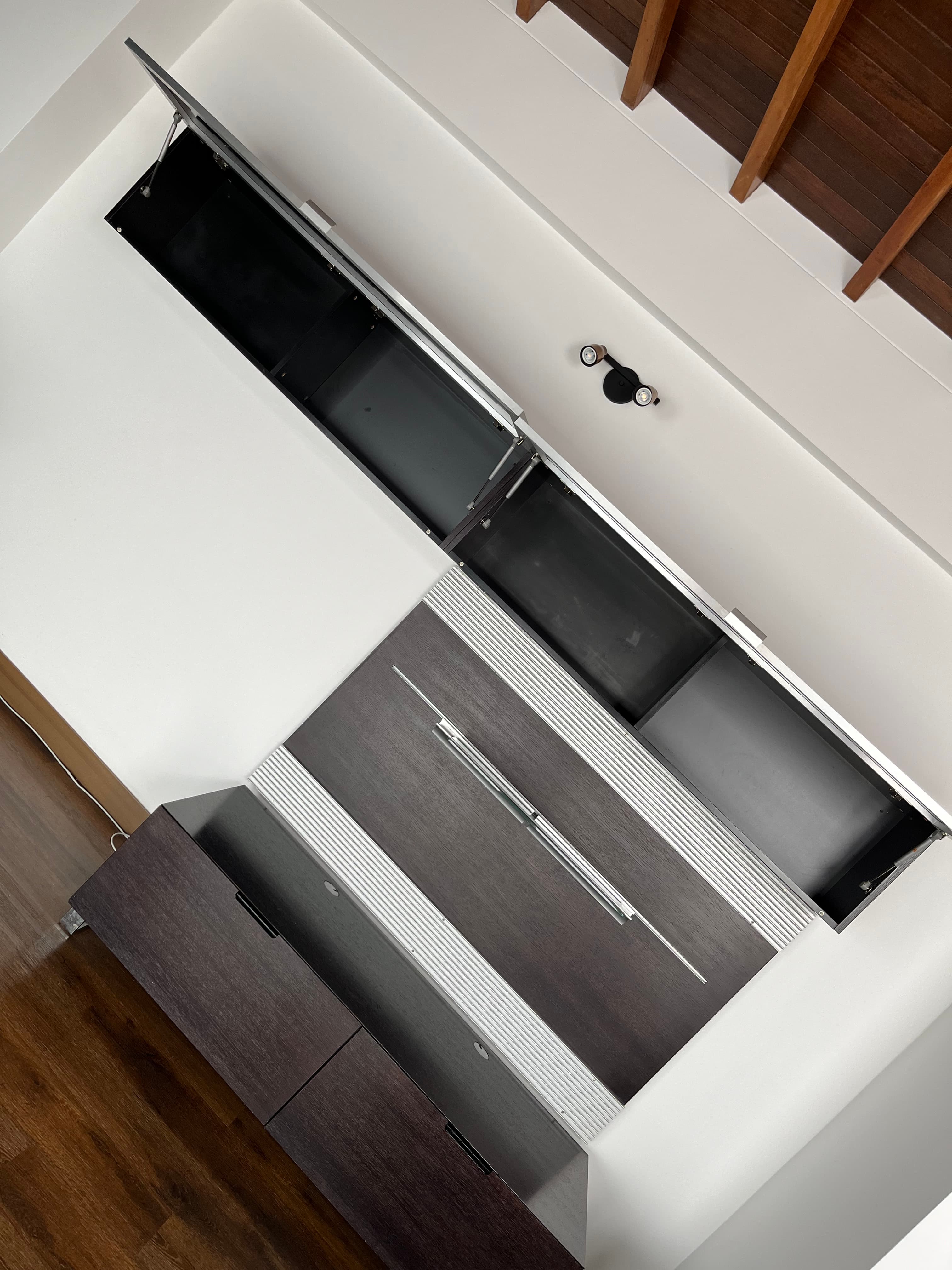 imagen de producto Mueble biblioteca con puertas de vidrio