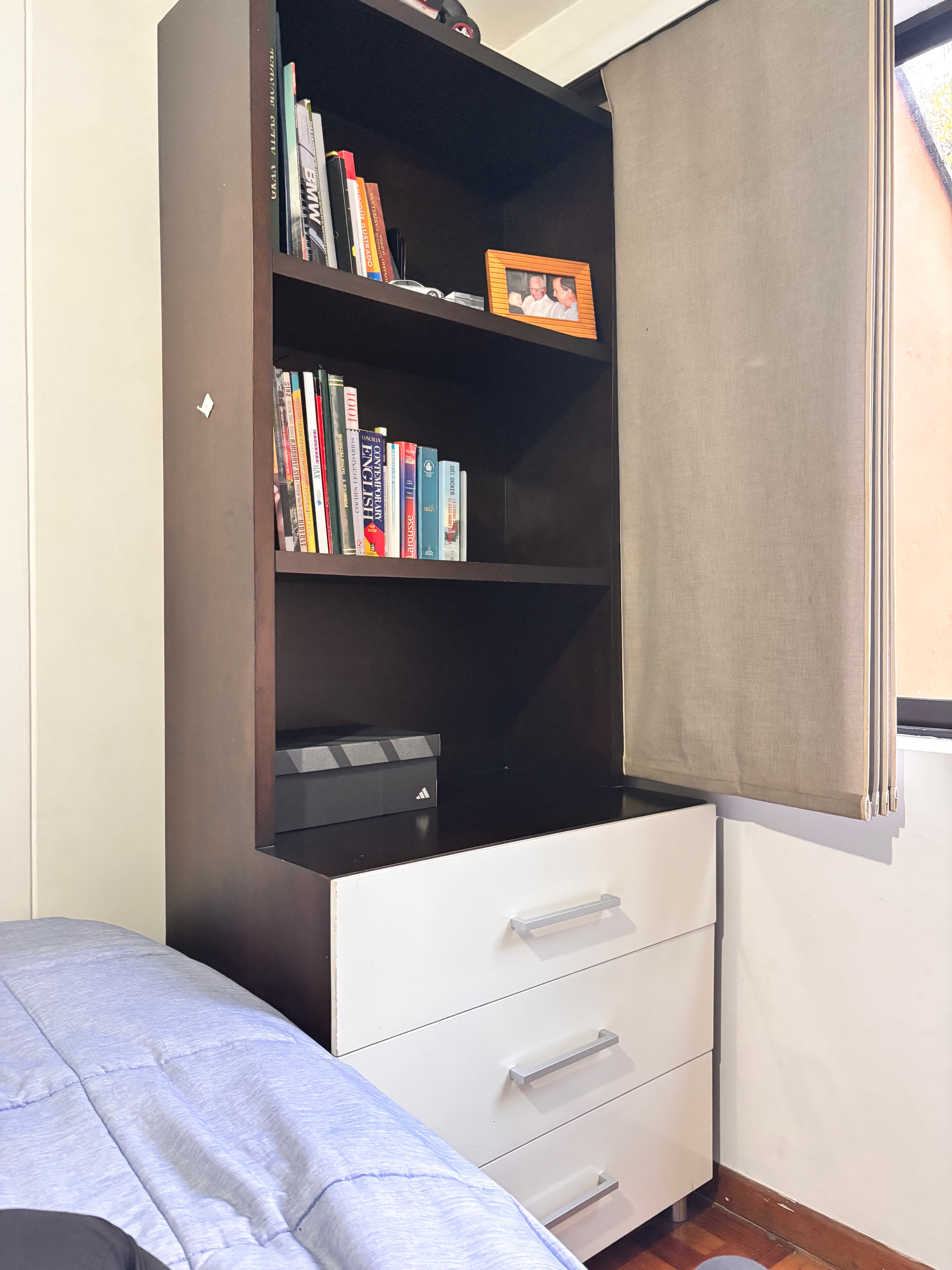 imagen de producto Biblioteca con cajones y entrepaños