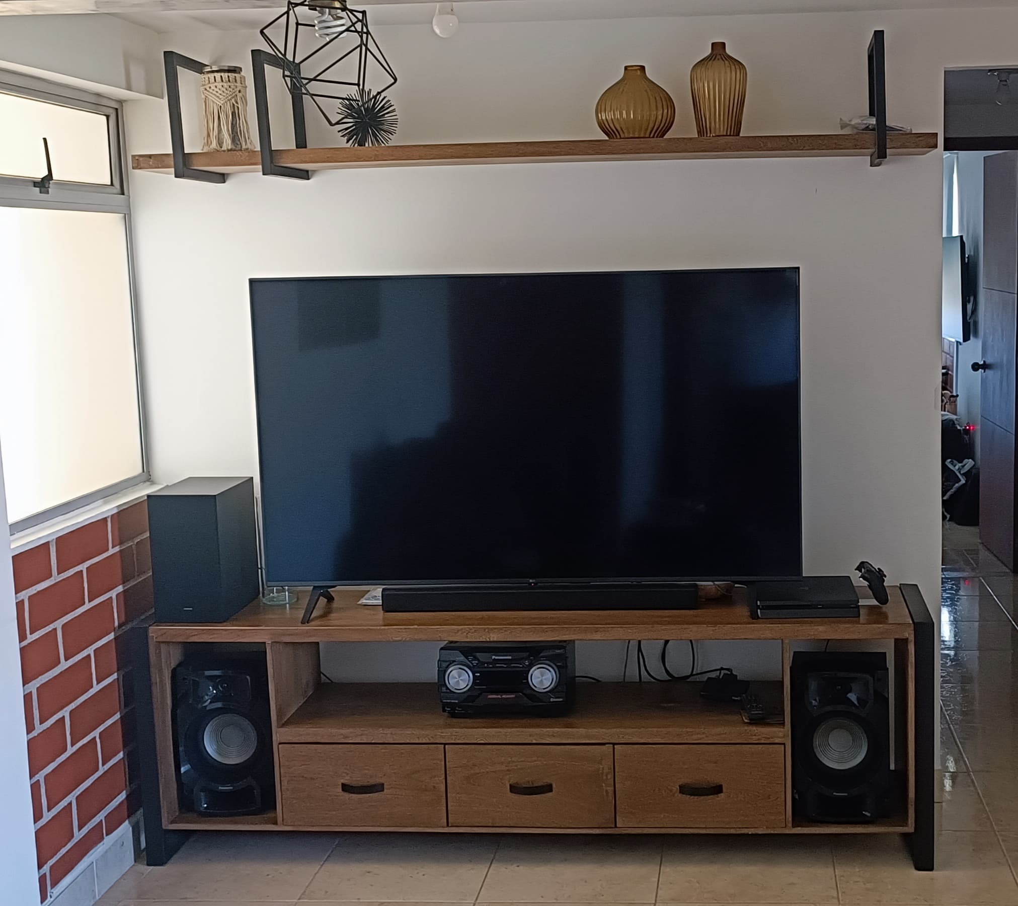 imagen de producto Mesa de televisión en roble macizo