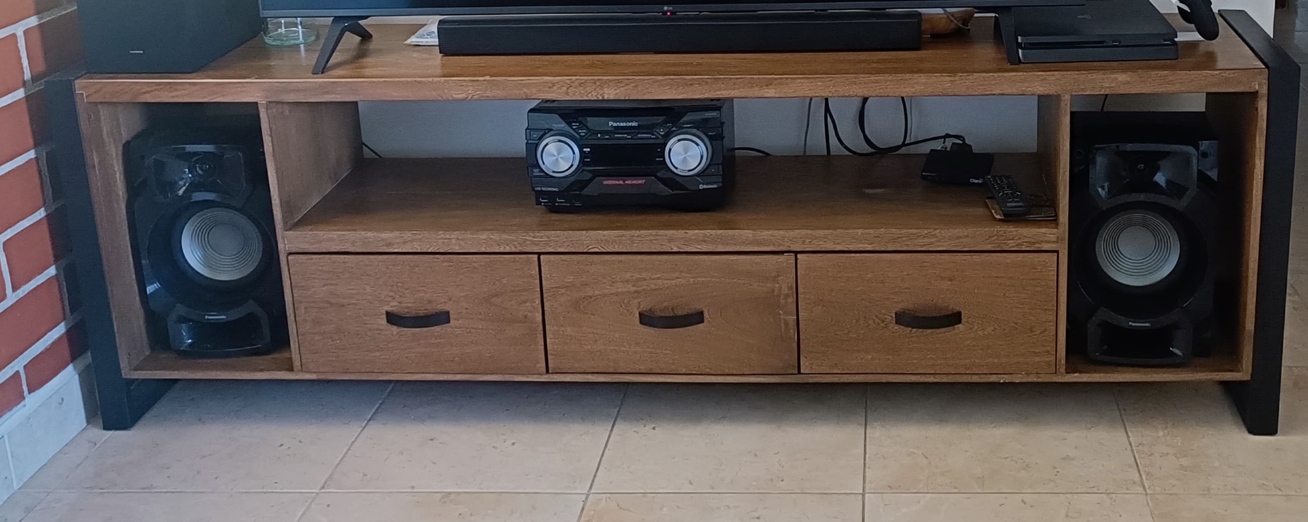 imagen de producto Mesa de televisión en roble macizo