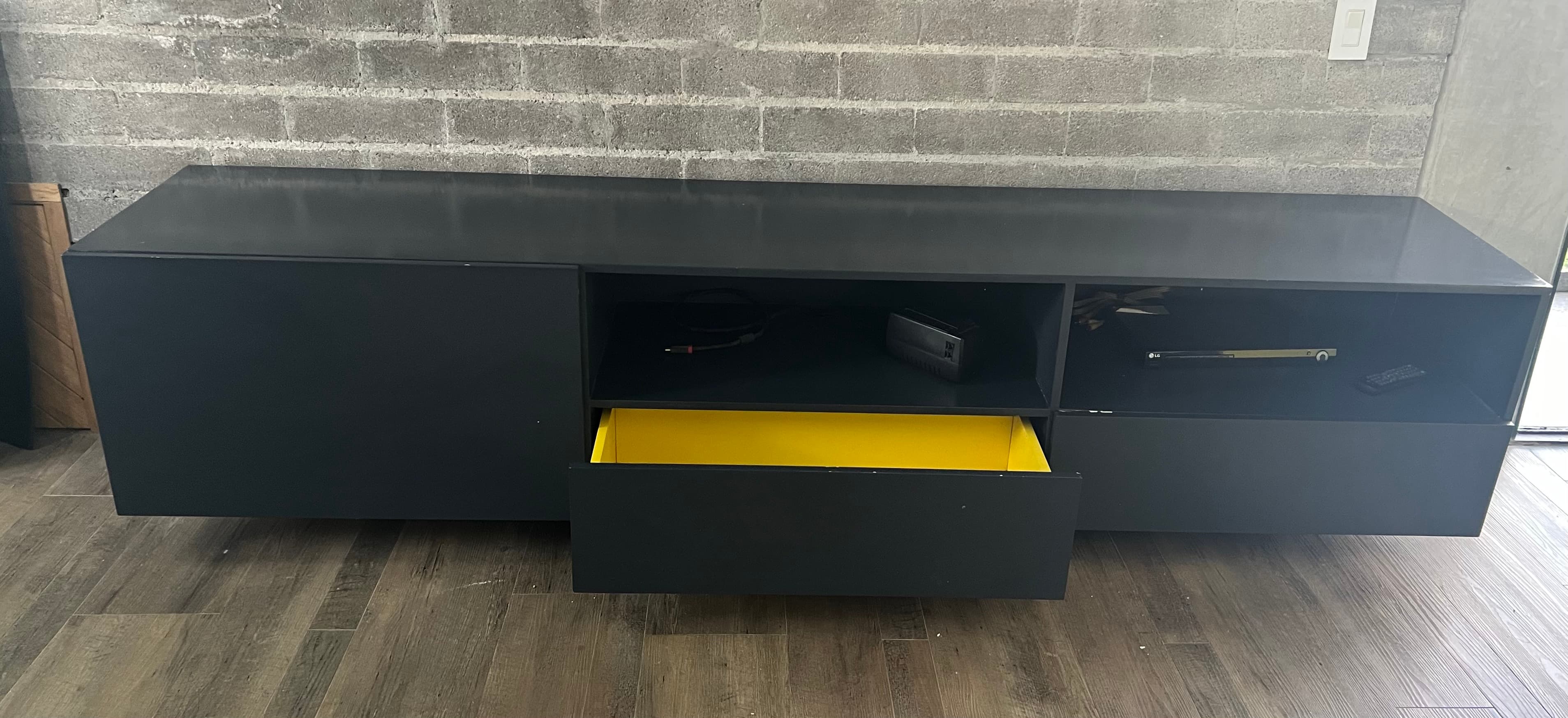 imagen de producto Mueble flotante de TV o auxiliar