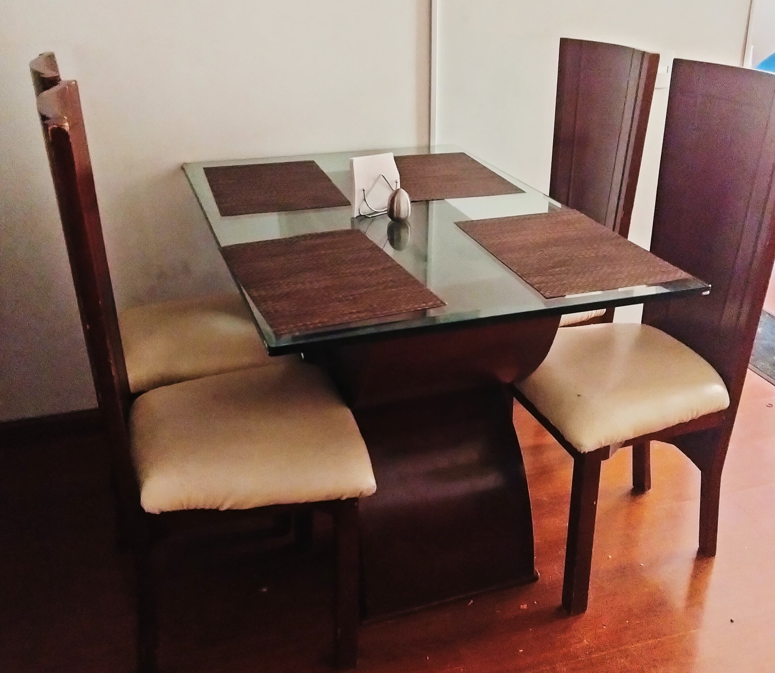 imagen de producto COMEDOR DE 4 PUESTOS VIDRIO Y MADERA