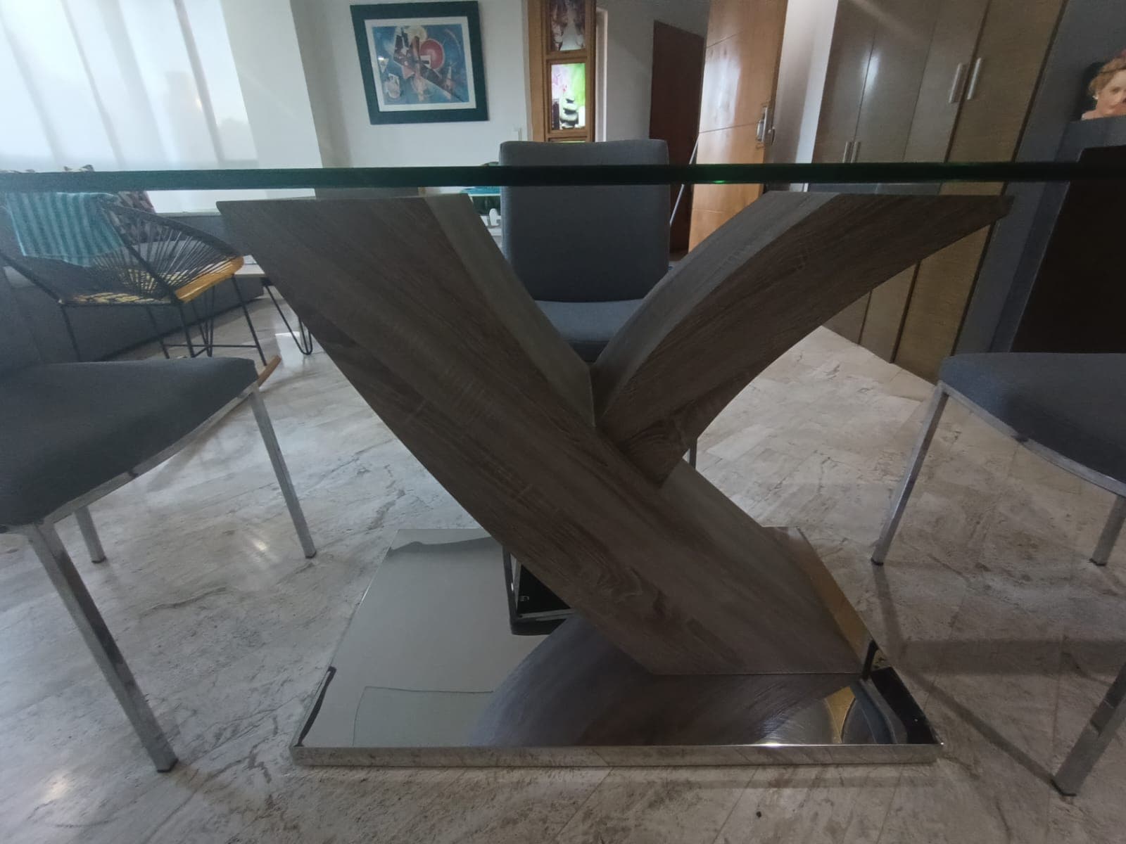 imagen de producto Comedor vidrio + base madera+ 4 sillas