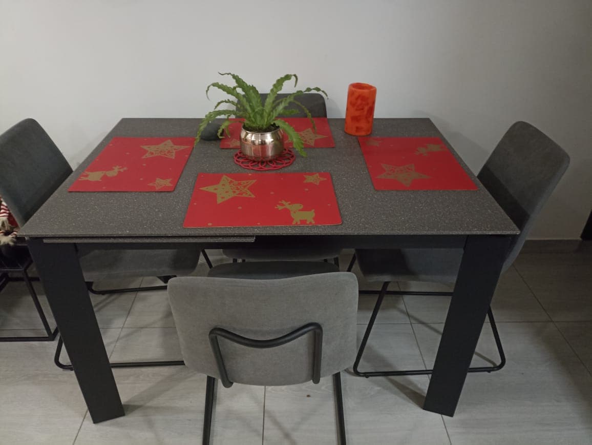 imagen de producto Comedor con Mesa Extensible y 4 sillas