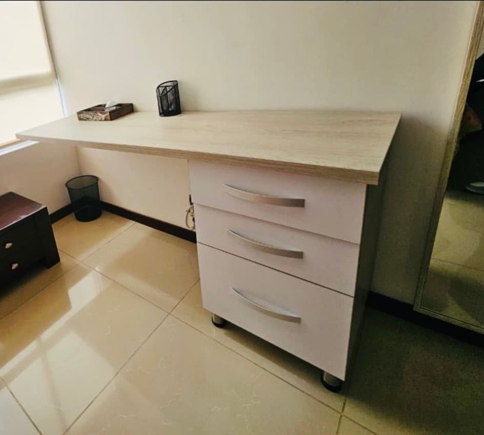 imagen de producto Escritorio con repisa auxiliar de pared