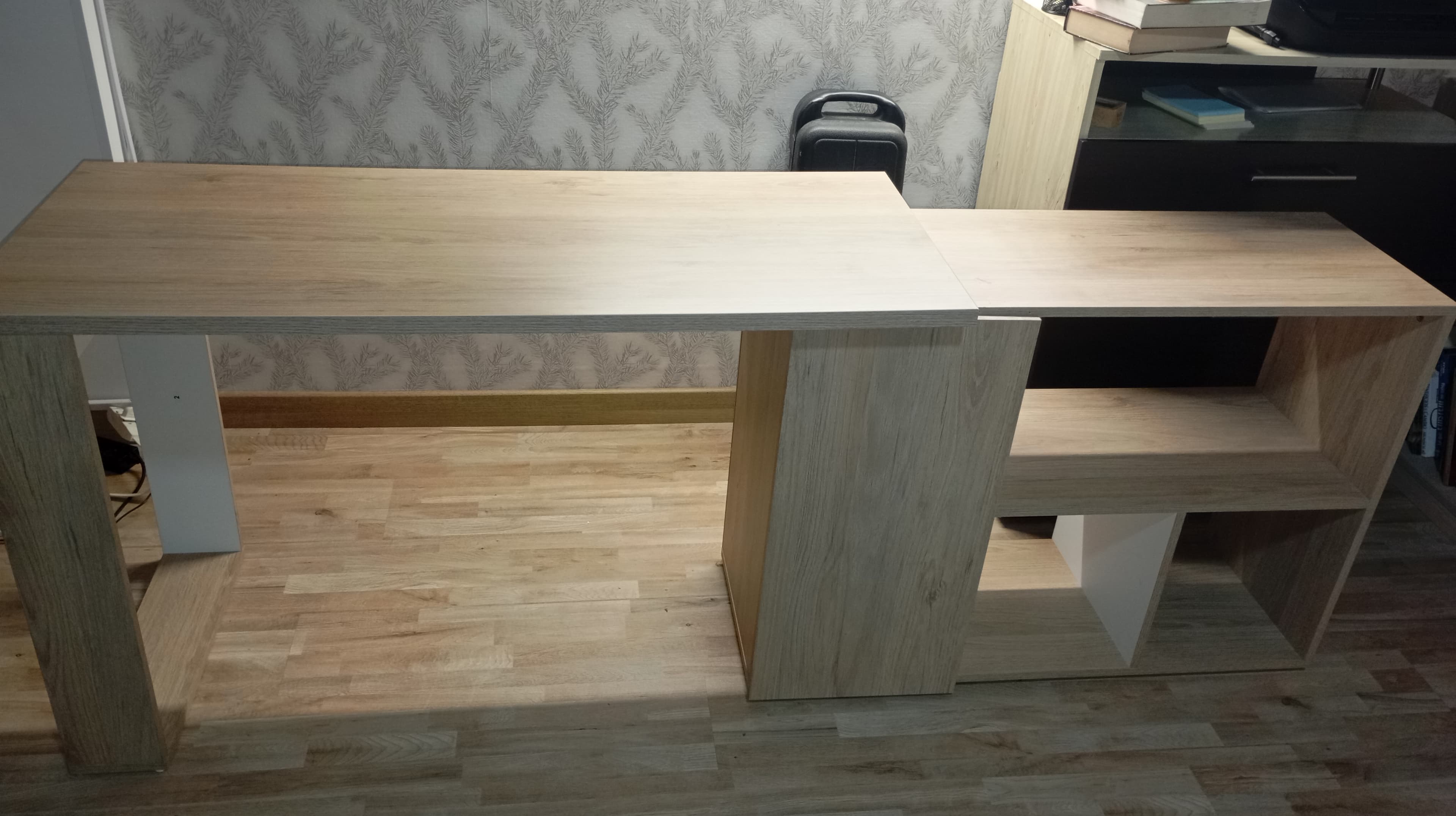 imagen de producto Escritorio en MDF arena y blanco