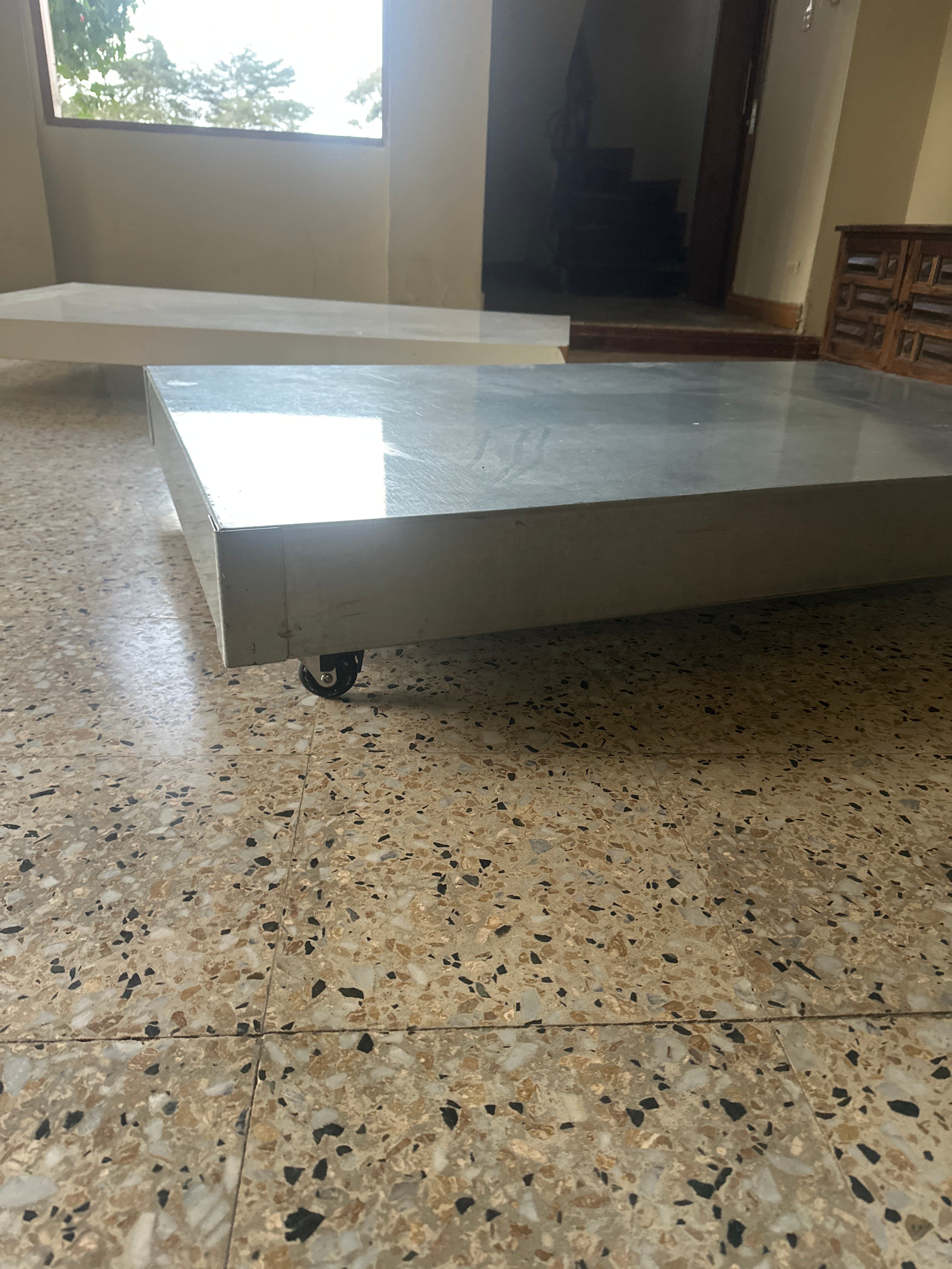 imagen de producto Mesa de Centro metálica color plata