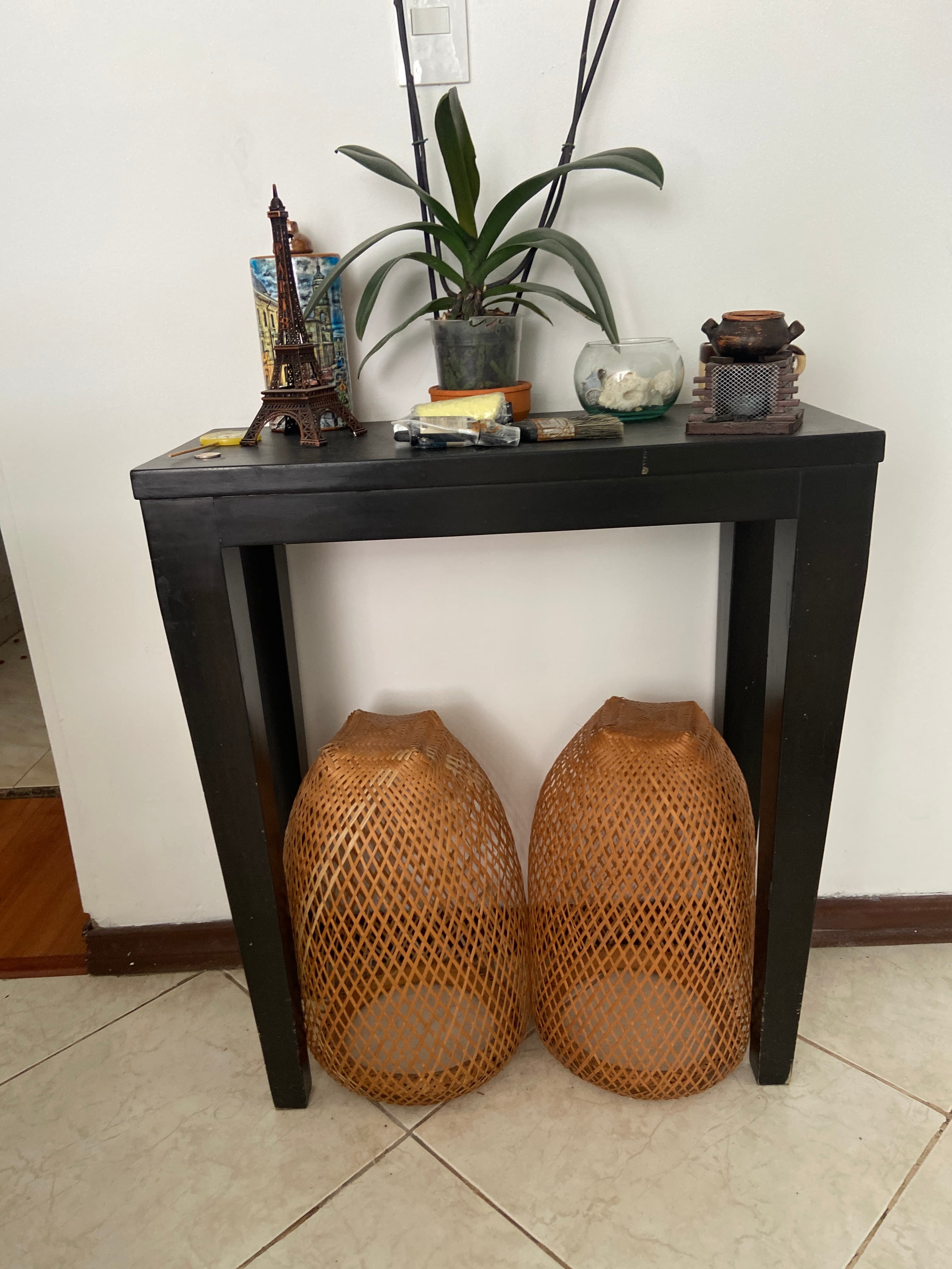 imagen de producto Hermosa mesa auxiliar