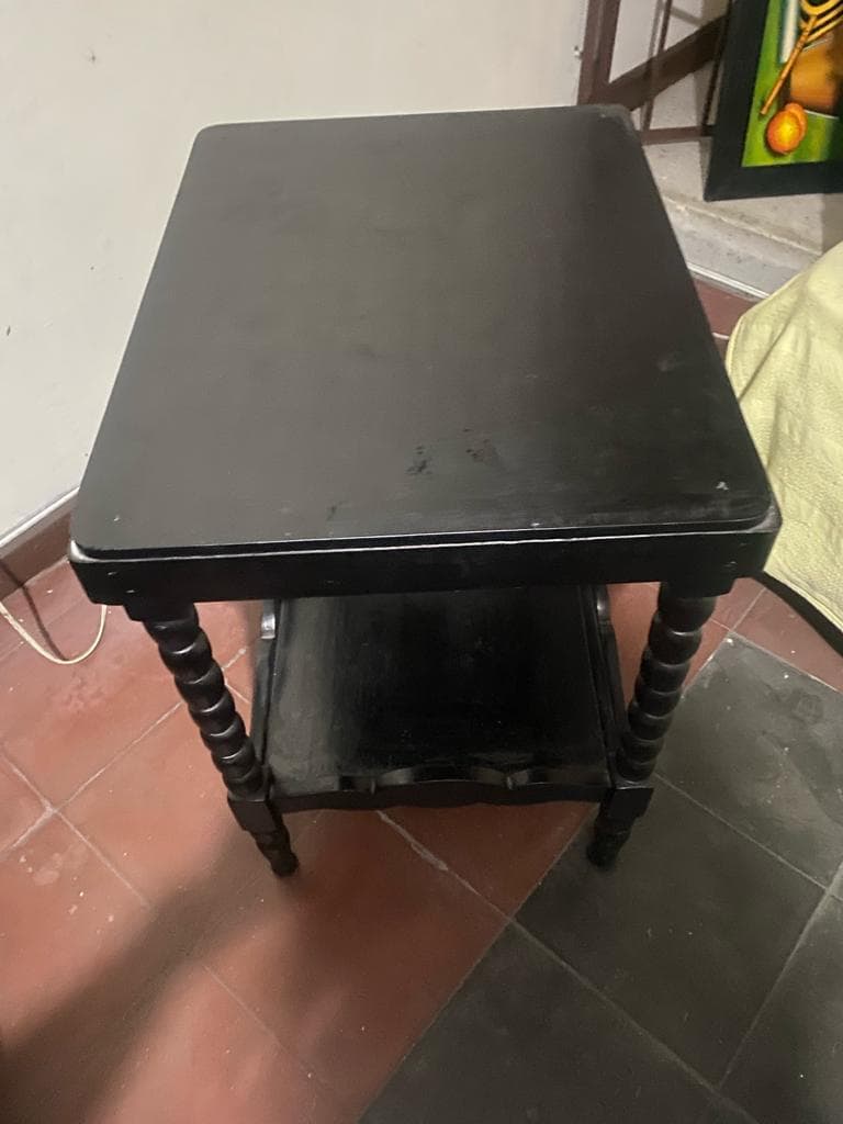 imagen de producto mesa cuadrada antigua de madera