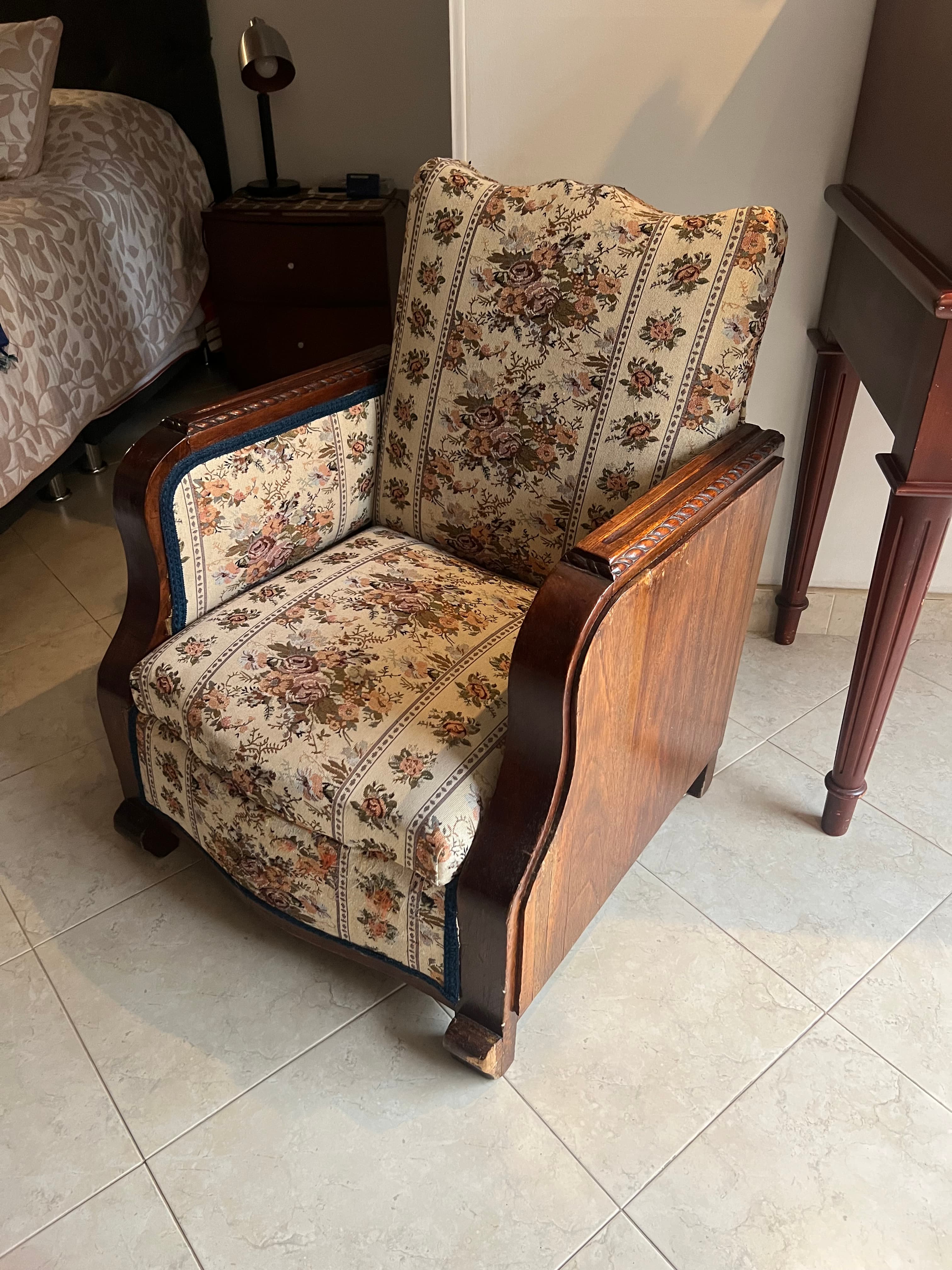 imagen de producto Poltrona pequeña antigua