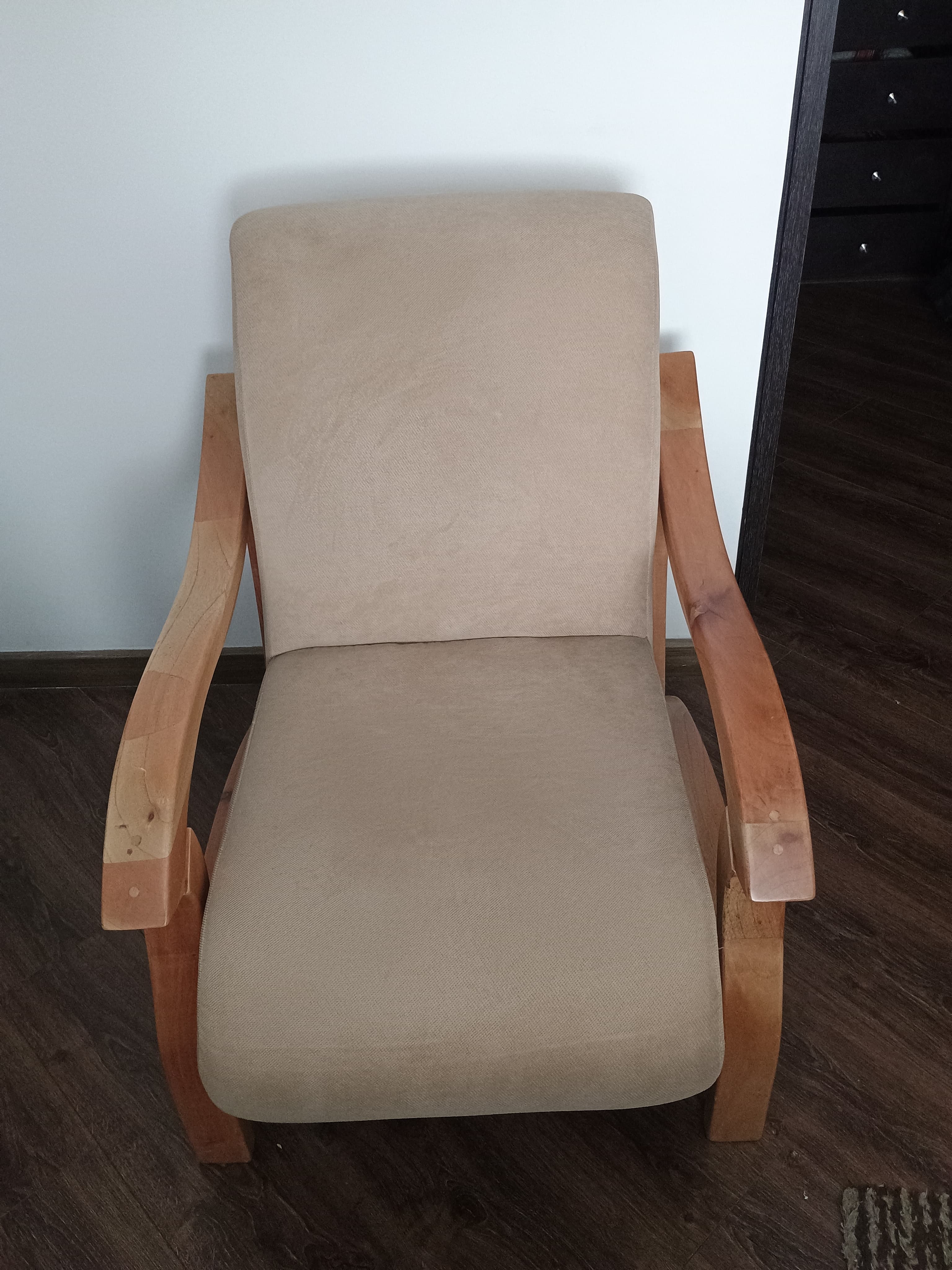 imagen de producto Dos sillas para sala en madera