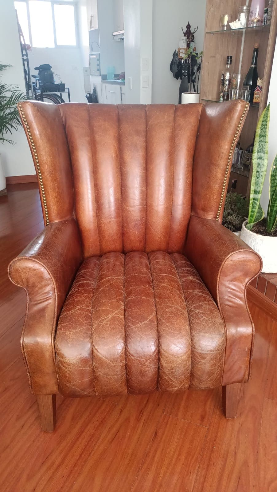 imagen de producto Sillon Clásico Tapizado en Cuero