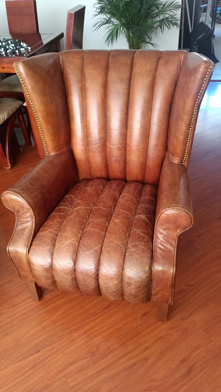 imagen de producto Sillon Clásico Tapizado en Cuero