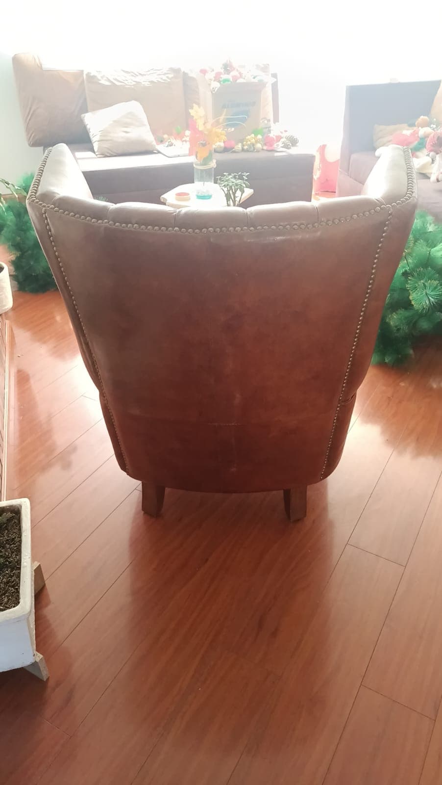 imagen de producto Sillon Clásico Tapizado en Cuero