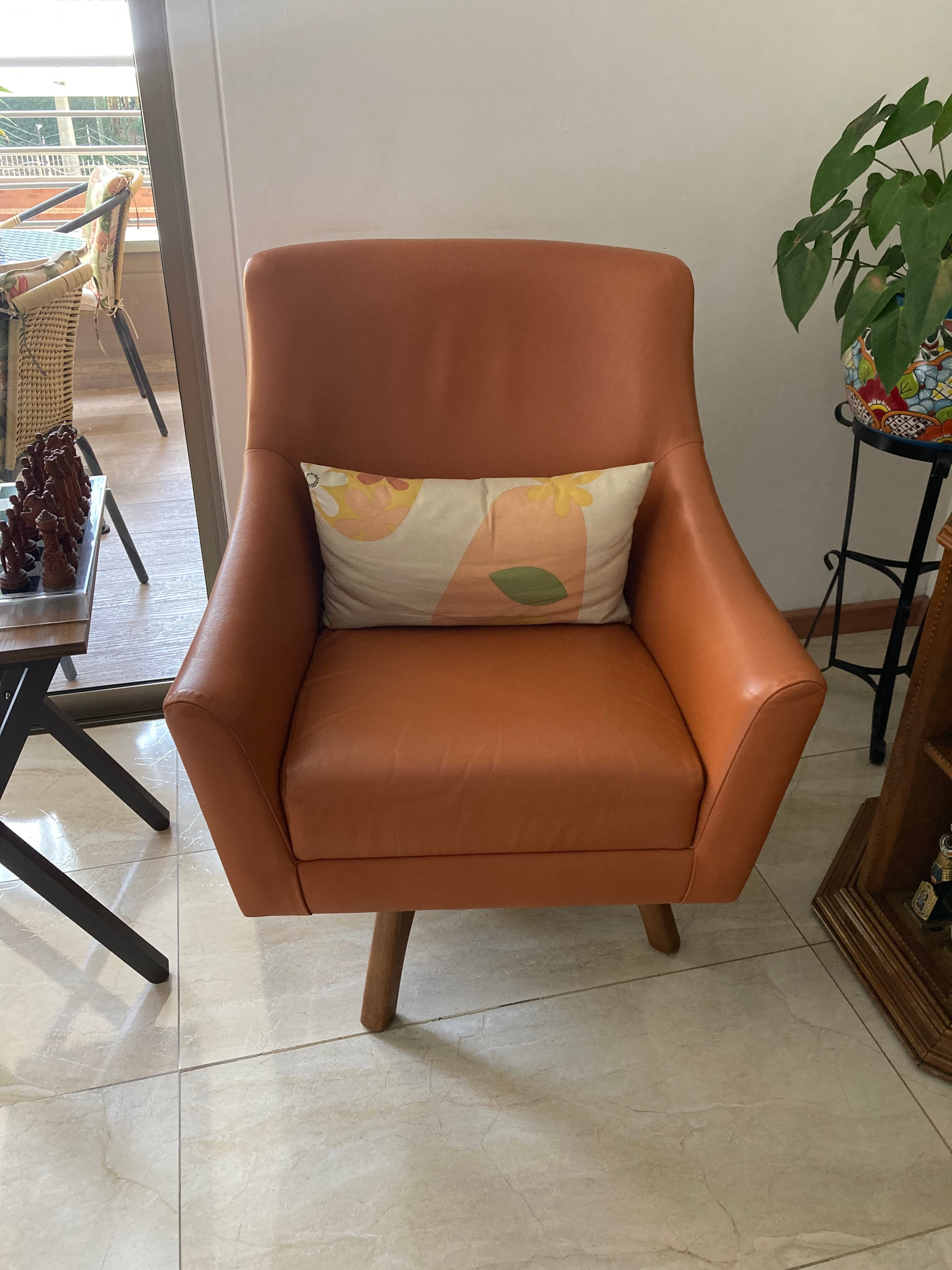 imagen de producto SILLON Giratorio Marca PURO CUERO