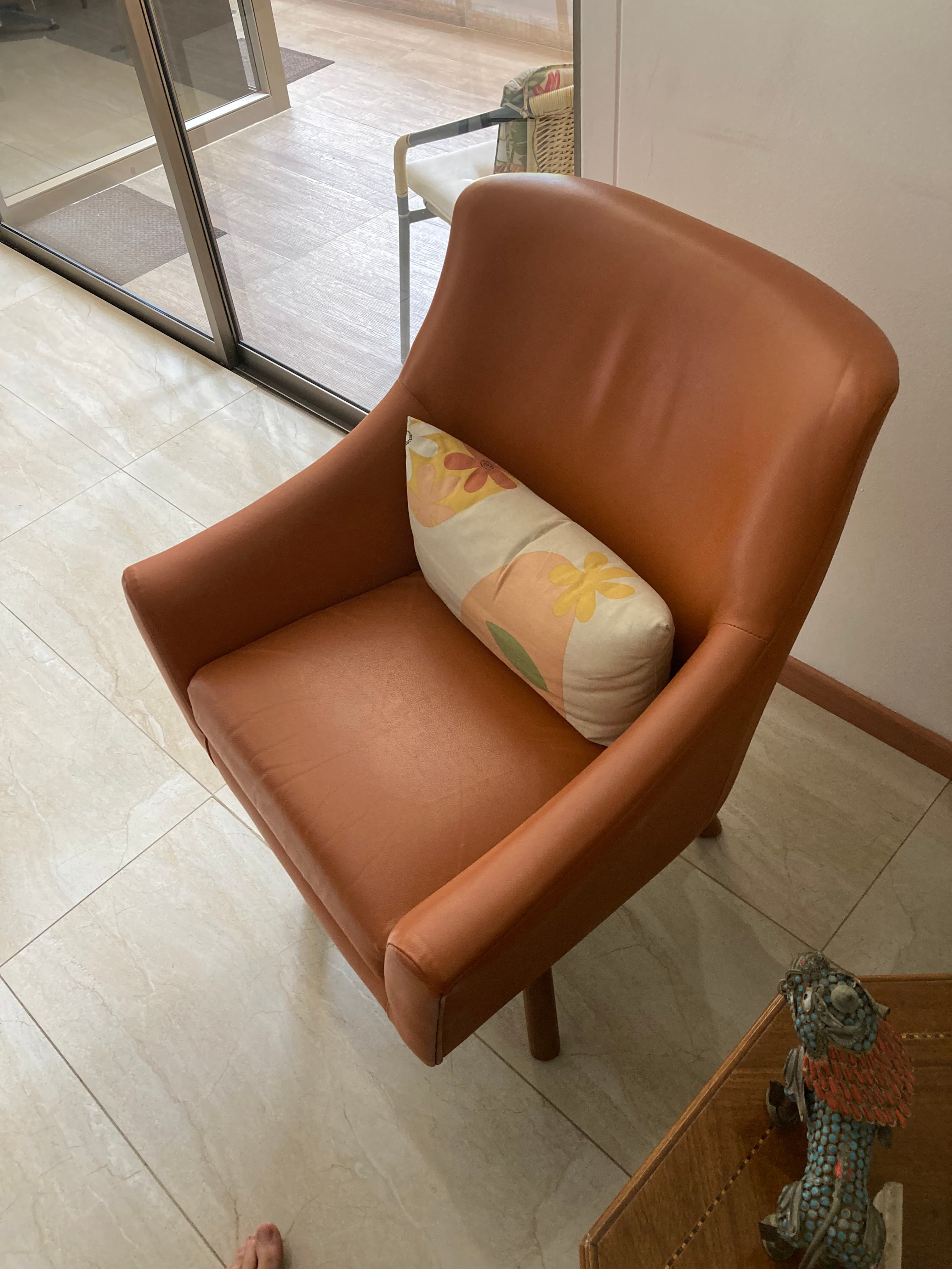 imagen de producto SILLON Giratorio Marca PURO CUERO