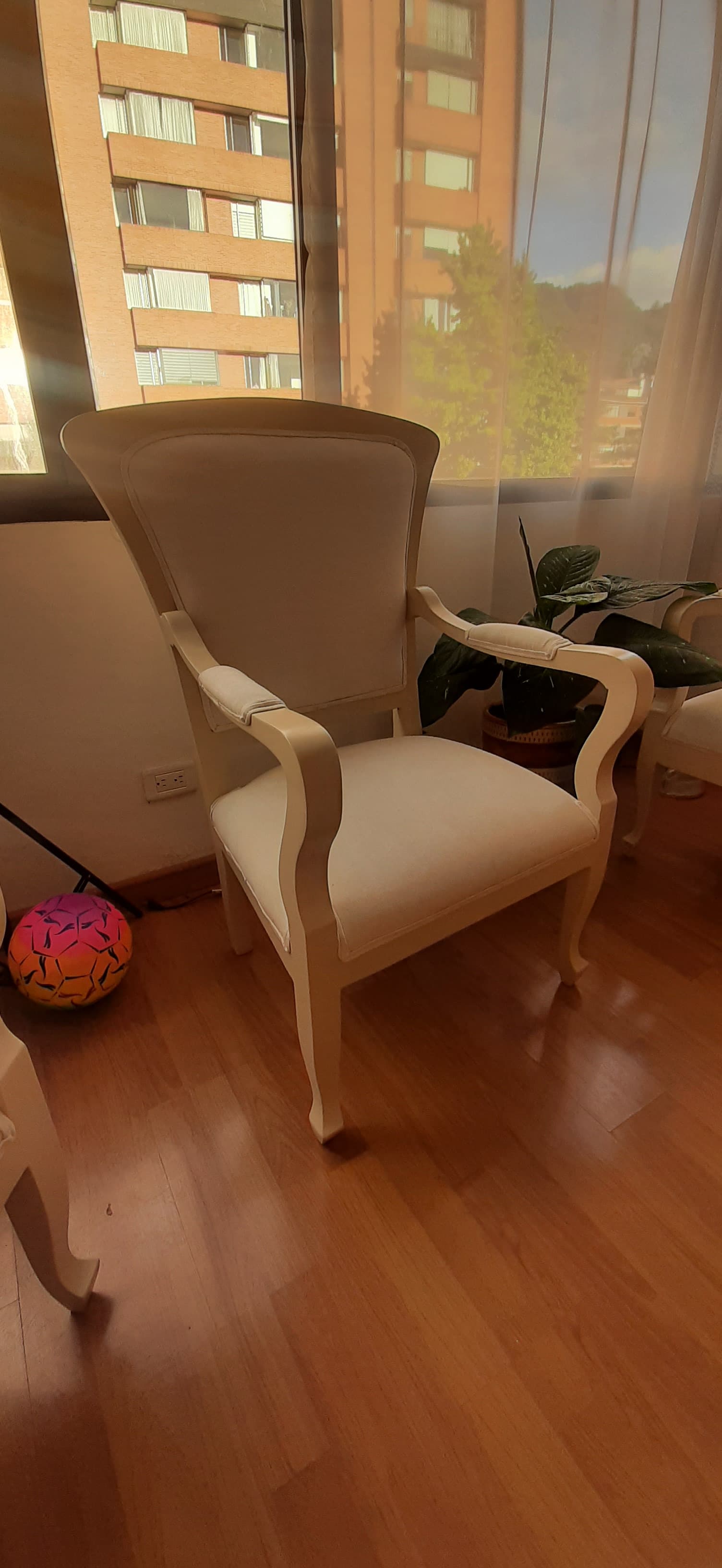 imagen de producto Poltronas y sofá isabelino