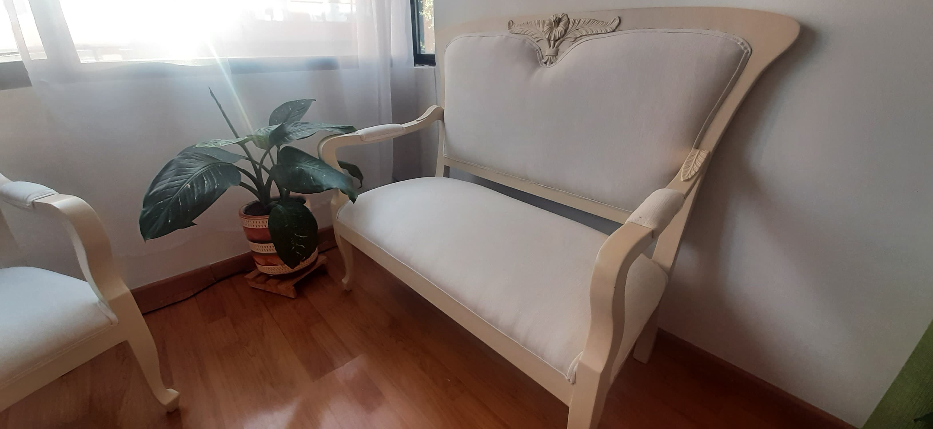 imagen de producto Poltronas y sofá isabelino