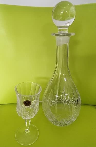 imagen de producto Vinajera y 6 copas para vino