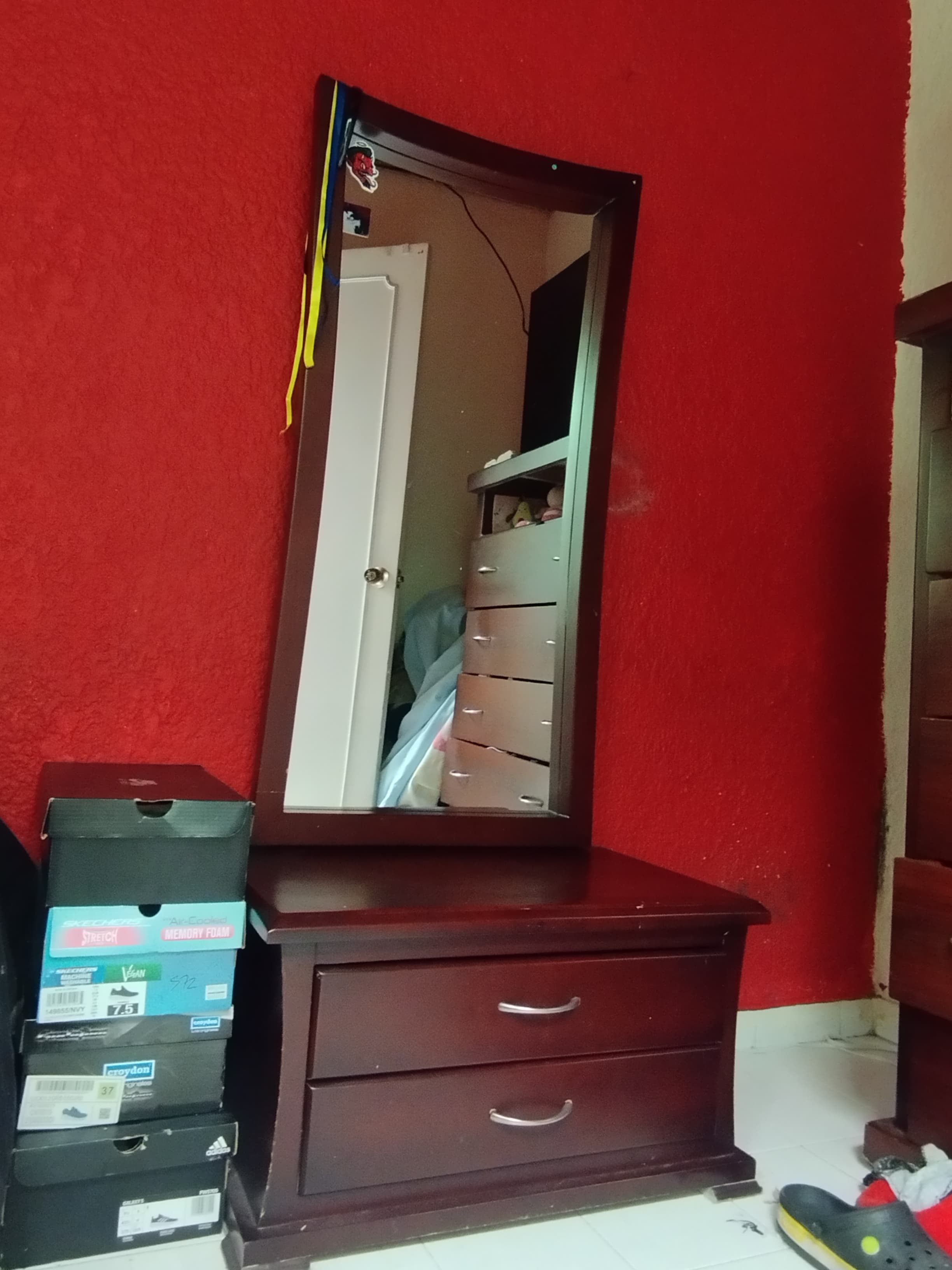 imagen de producto Espejo con dos cajones